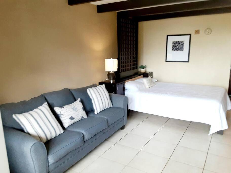 Beautiful One Bedroom Resort-Style Studio With Pool And Beach Access Ruskin Exterior photo